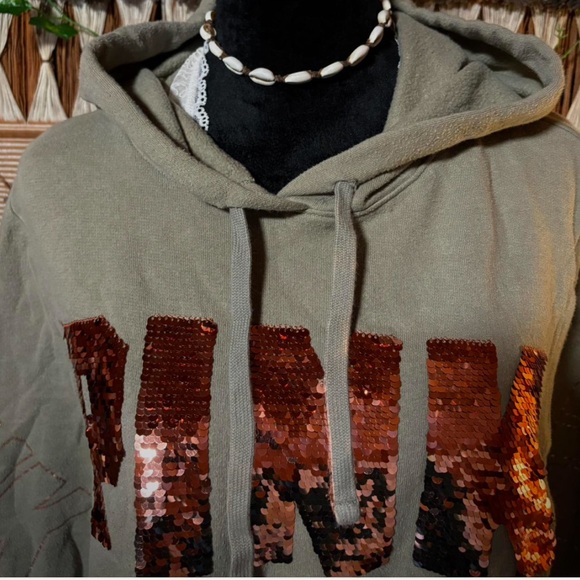 PINK VICTORIAS SECRET GREEN RUST SEQUINS GOLD SCRIPT SLEEVE CROP HOODIE LARGE - Picture 2 of 13
